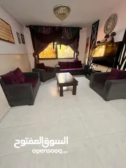  1 اثاث مستعمل بحالة جيدة (طقم كنب/ طاولة سفرة/ مزنون/ طاولة وسط/ براويز/ برداي)