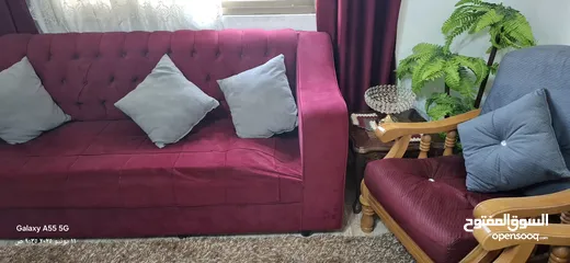  6 طقمين كنب وطاولات وبرادي