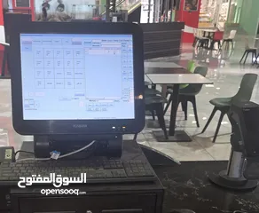  18 عدة مطعم برغر وبيتزا كاملا للبيع بسبب الاغلاق