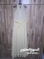  5 فستان سهرة طويل لون بيج مع جاكيت قصير لون بني.... الفستان من الشيفون و الدانتيل المشكوك باحجار كريمة