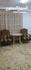  1 كنب مستعمل طاولة مع بترينه غرفه نوم
