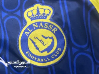  5 قميص نادي النصر السعودي القميص اصلي 100٪من اديداس وليس عليه شئ طباعة استعماله تحت المتوسط لاكنه جديد
