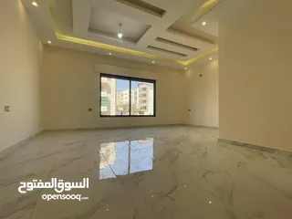  17 شقق فاخرة للبيع مساحات 184م