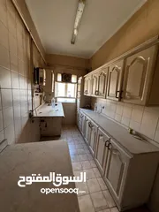  5 الكنيسه الحمره