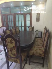  1 طاولة سفرة من الخشب القديم مع 8 كراسي