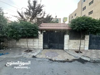  1 منزل مميز للبيع((مرخص تجاري))الزرقاء حي الجندي ارض550م البناء 200م عداد كهرباء2 عداد مياه2