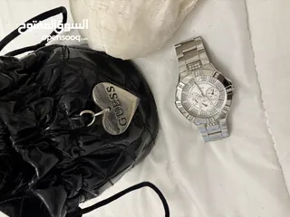  7 ساعه guess اصليه لون فضي
