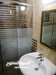  25 شقة مفروشة ارضية فاخرة للايجار بالقرب من الجامعه الاردنيه و جامعة الاميرة سمية الجبيهة 4 من المالك م
