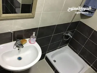  12 شقة لللبيع في الحصن