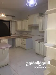  9 شقه مميزه للايجار في الشميساني 3 غرف نوم منهم 2 ماستر. بلكونه عدد 2. مطبخ كبير ومميز. تدفئه ومكيفات