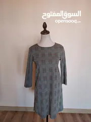  1 عدة فساتين جديدة و ماركات اسعارها من 10-12 دينار.