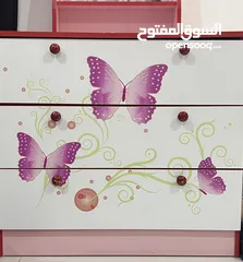  2 طاولة تسريحه بحاله ممتازه