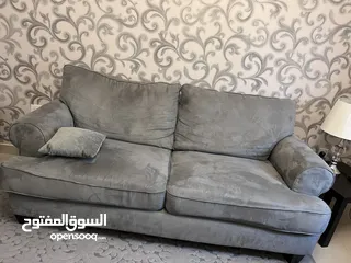  1 كنب اللون رمادي +سجاد