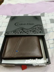  1 leather wallet looks amazing you feel premium quality