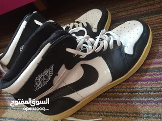  1 حذاء Nike.