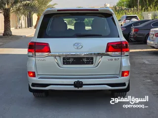  4 Land cruiser VXR V8 GCC 2018 price 179,000 AED