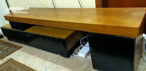  1 طاولة تليفزيون خشبية