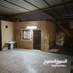  4 فله في حي طويق علي زاويه مساحته 500