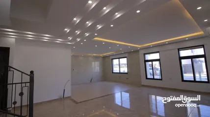  5 فيلا بسعر لقطة في طريق المطار قرب جامعة الشرق الاوسط