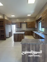  8 فيلا 3 طوابق للإيجار السنوي