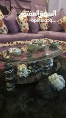  6 كورنر وطقم طاولات وسط مع طاولتين صغار مع البرادي والموكيت وطاولة الشاشة وخزانة احذية للبيع