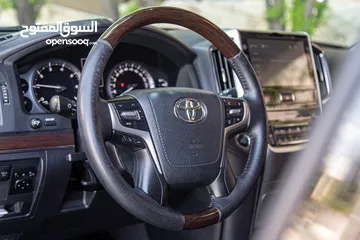  12 Toyota Land Cruiser VX-R 2017