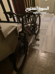  1 دراجة هوائية مع قفل