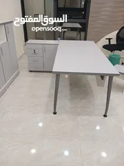  5 مكاتب مميزة  ارجل معدنية