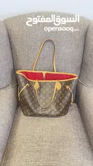  2 Louis Vuitton neverfall bag