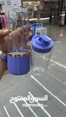  1 خلاط فواكه مرفق معه كأس اضافي للشرب