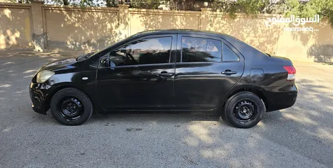  4 Toyota yaris black automatic