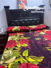  1 queen size bed with mattress