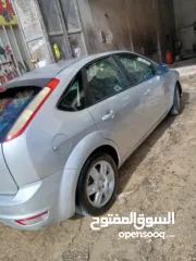  2 سيارة فورد فوكس صنع 2009 وستراد 2012 سيارة جيرعادي اصل اقتصادية بل بنزين فيها تامين وترخيص لشهر 9