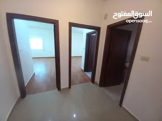  7 شقة طابق اول قرب الخدمات للبيع بسعر مغري
