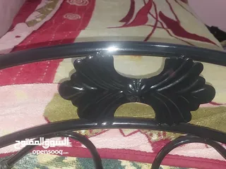  9 تخت مفرد عدد 3 بحاله الوكاله تم شرائهم خلال اسبوعين والبيع بداعي السفر