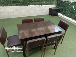  1 طاولة مطبخ أو سفرة صغيرة