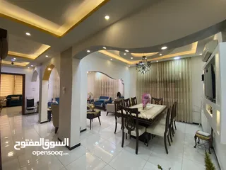  19 عماره ثلاث طوابق وروف بمواصفات خاصه للبيع في جبل الحسين