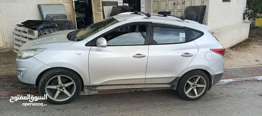  4 سيارة جيب هونداي توسان 2011 لقطة للبيع