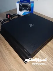  5 بلايستيشن 4 برو حالة ممتاز و يد أصلية جديدة مع كامل مرفقات الجهاز لا يوجد أي خدش في الجهاز