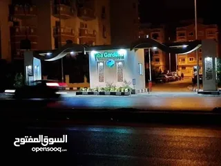  1 شقه للبيع علي محور جمال عبد الناصر مباشره خلف مول العرب 6اكتوبر