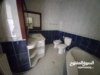  2 فيلا فارغة للإيجار اعلان رقم (V32)