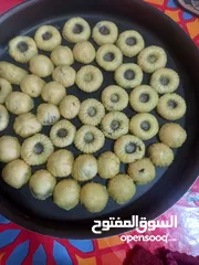  10 كعك ومعمول بأشكال وأنواع مختلفه اضافه إلى جميع انواع المعجنات وطبخ شعبي