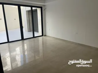  17 شقة سوبر ديلوكس  فارغة للايجار