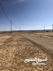  11 في قرية القنيطرة على الشارع المعبد مباشرة كهرباء على امتداد الشارع / مشروع مميز من المالك مباشرة