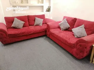  1 كنب  ثلاثية و ثنائية و مفرد عدد 2 خشب ممتاز بحاجه لتنجيت بسيط كنب