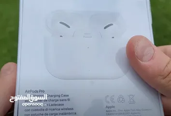  2 Apple Airpods Pro 2s