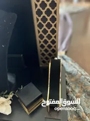 4 ستاند شبكة لون أسود مخملي مميز بزخارف ذهبية شبه جديد مستخدم مرة وحدة والله يبارك لصاحب النصيب