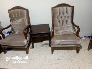  4 طقم كنب 7 مقاعد  زان مع الطاولات مستعمل