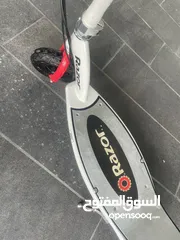  2 Razor - E200 Electric Scooter