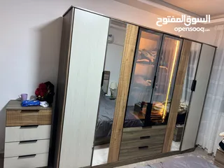  6 غرفه نوم خشب لاتيه  وغرفه ضيوف استخدام عرسان 3 اشهر فقط  بحال الوكاله  للبيع